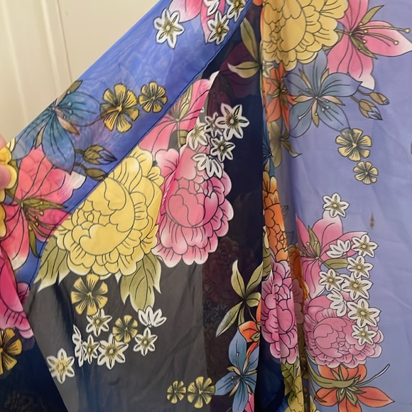 ✨☀️Beautiful floral shawl/coverup size M☀️✨ - Picture 5 of 5